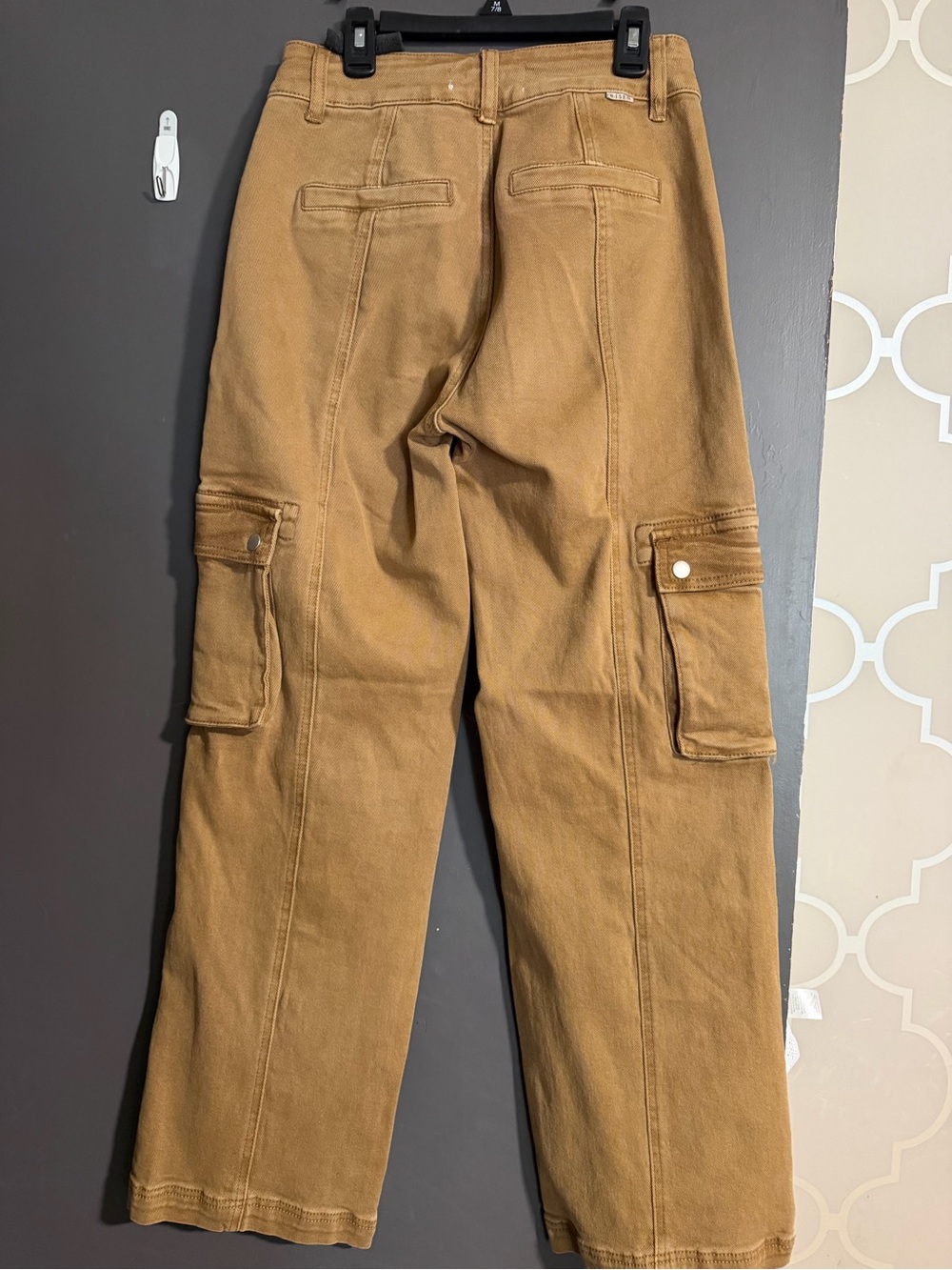 Woman’s Risen Tan Cargo wide leg jeans - Picture 2 of 4